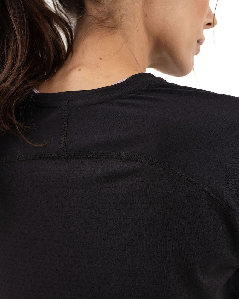 Camiseta-Con-Espalda-En-Malla-Color-Negro-Para-Mujer