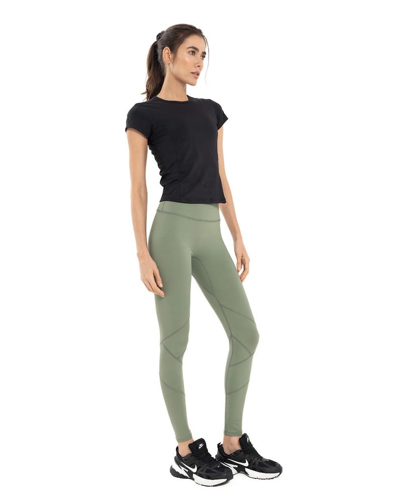 Camiseta-Ajustada-Color-Negro-Para-Mujer-