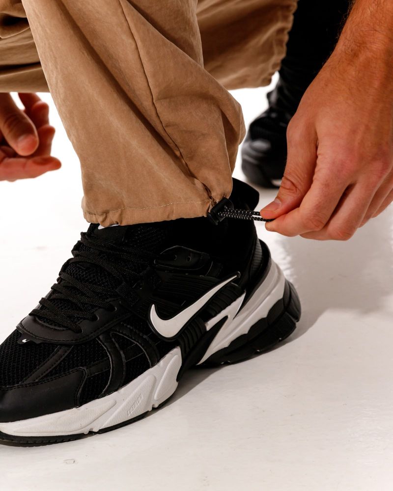 Jogger Cargo Con Bota Ajustable, Color Taupe Unisex