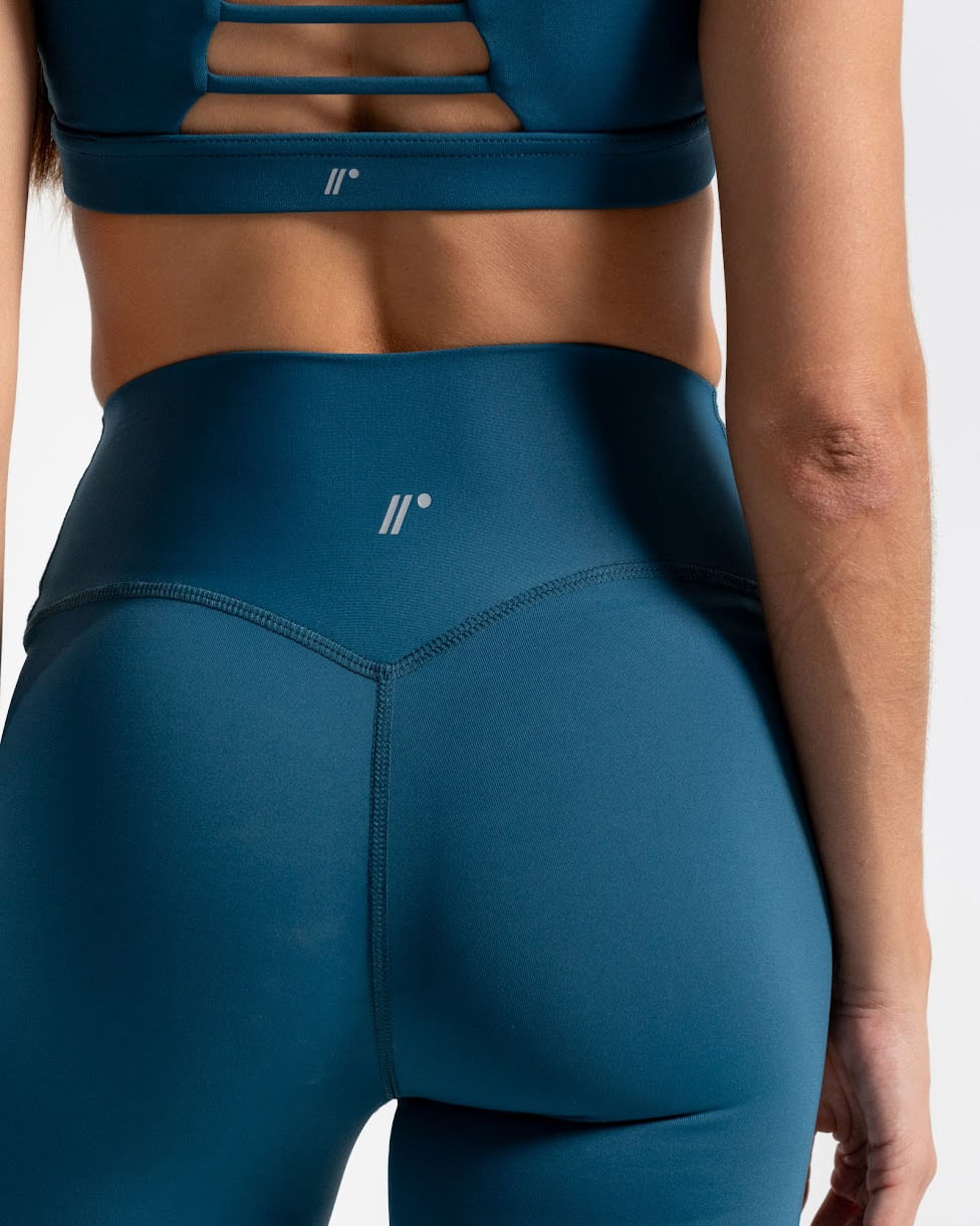 Short Biker Esencial,  Color Petroleo Para Mujer