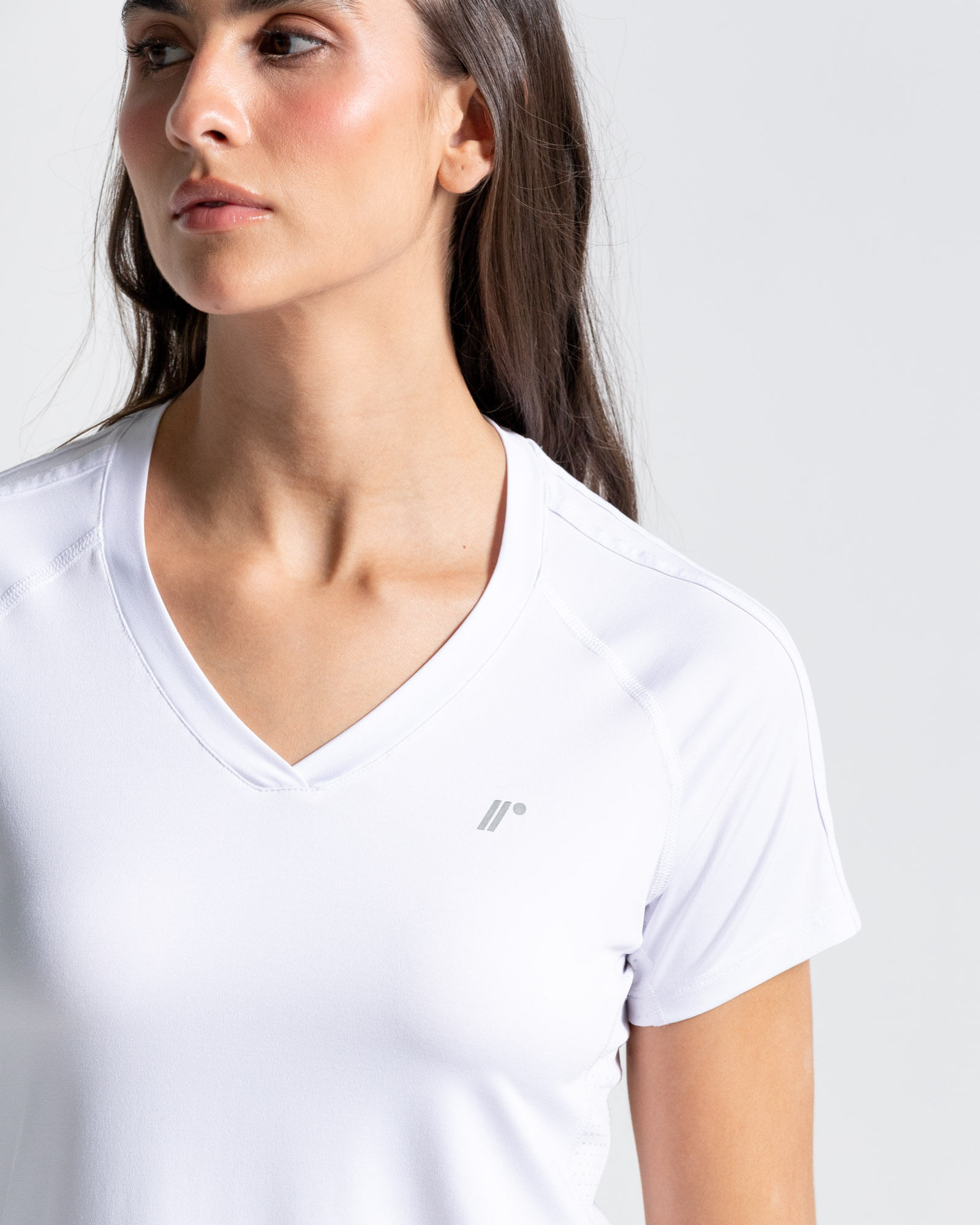 Camiseta Cuello V para Mujer En Color Blanco Racketball
