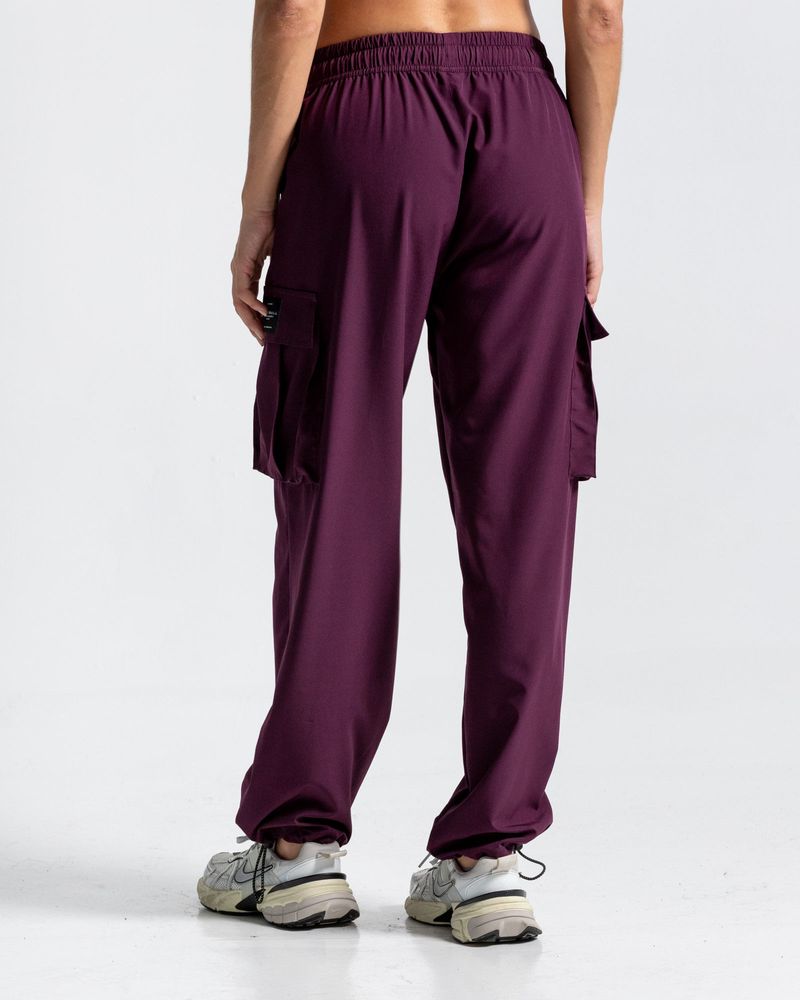 Pantalon-Cargo-Con-Bota-Ajustable--Color-Uva--Para-Mujer--