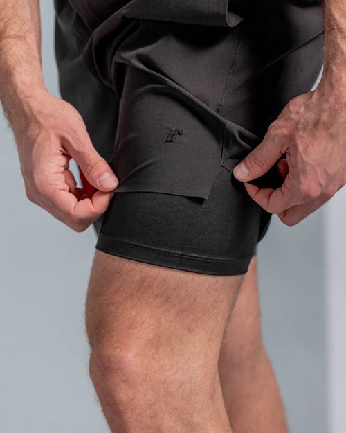 Pantaloneta Con Aberturas Laterales,  Color Negro  Para Hombre