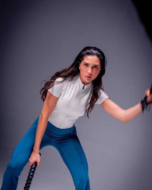 Crop Top Cuello Alto Con Cierre,  Color MARFIL Para Mujer