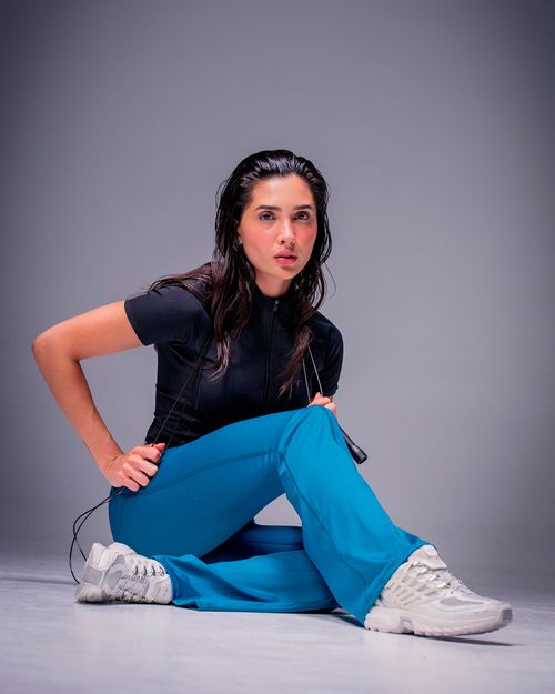 Crop Top Cuello Alto Con Cierre,  Color NEGRO  Para Mujer