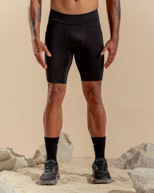 Licra Corta Con Bolsillos Laterales,  Color NEGRO  Para Hombre